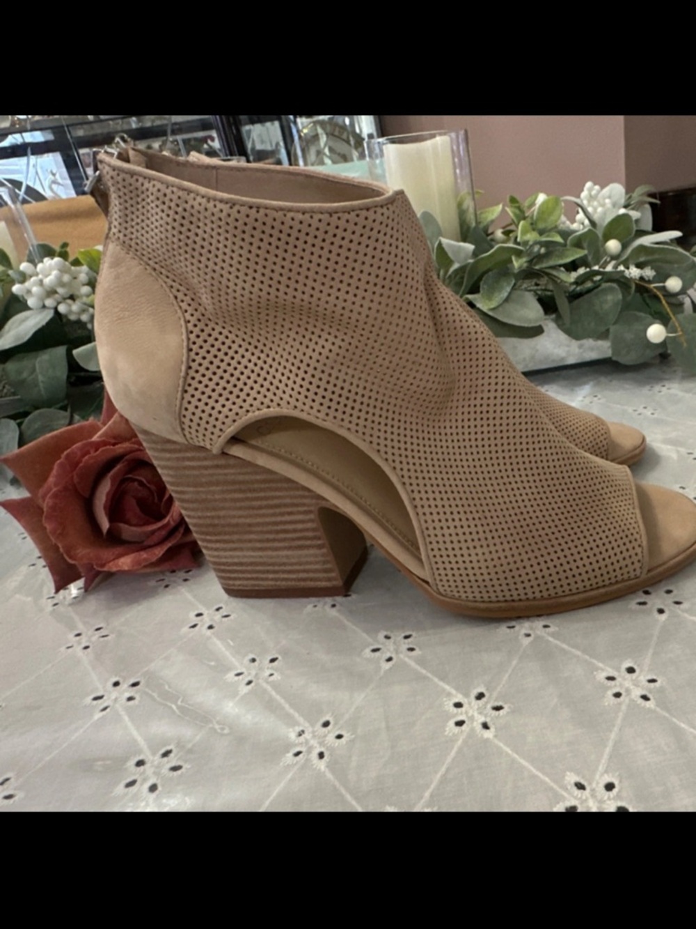 Vince Camuto Taupe Perforated Peep-Toe Block Heel Booties size 9 leather